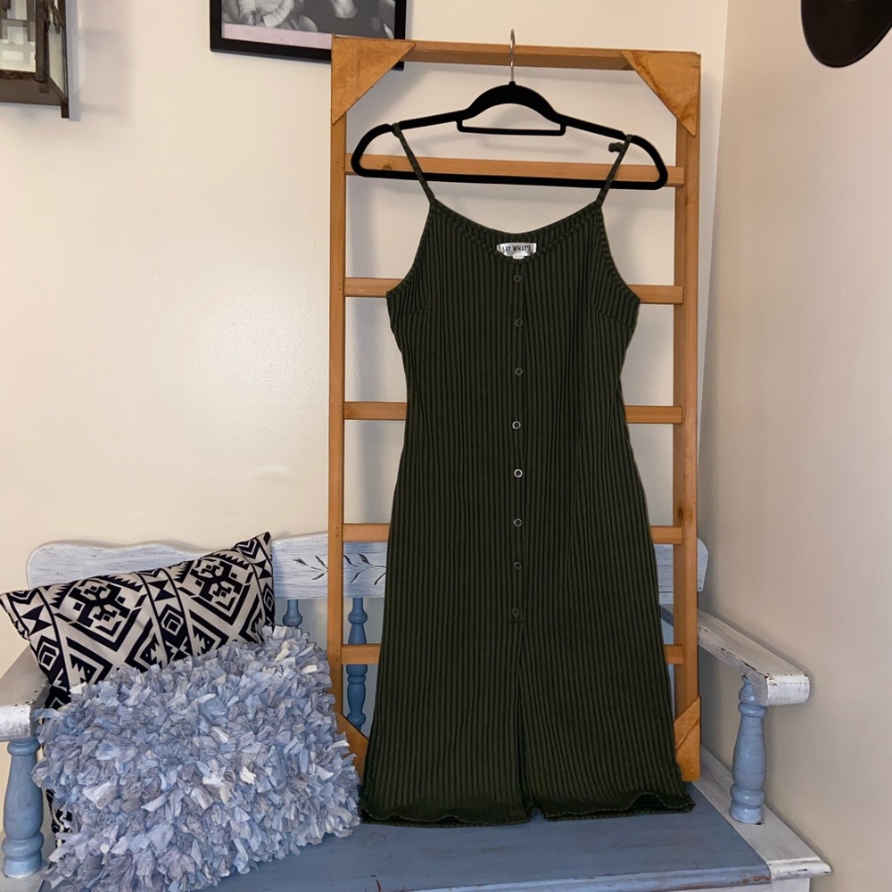 Button me down - Picture 3 of 7